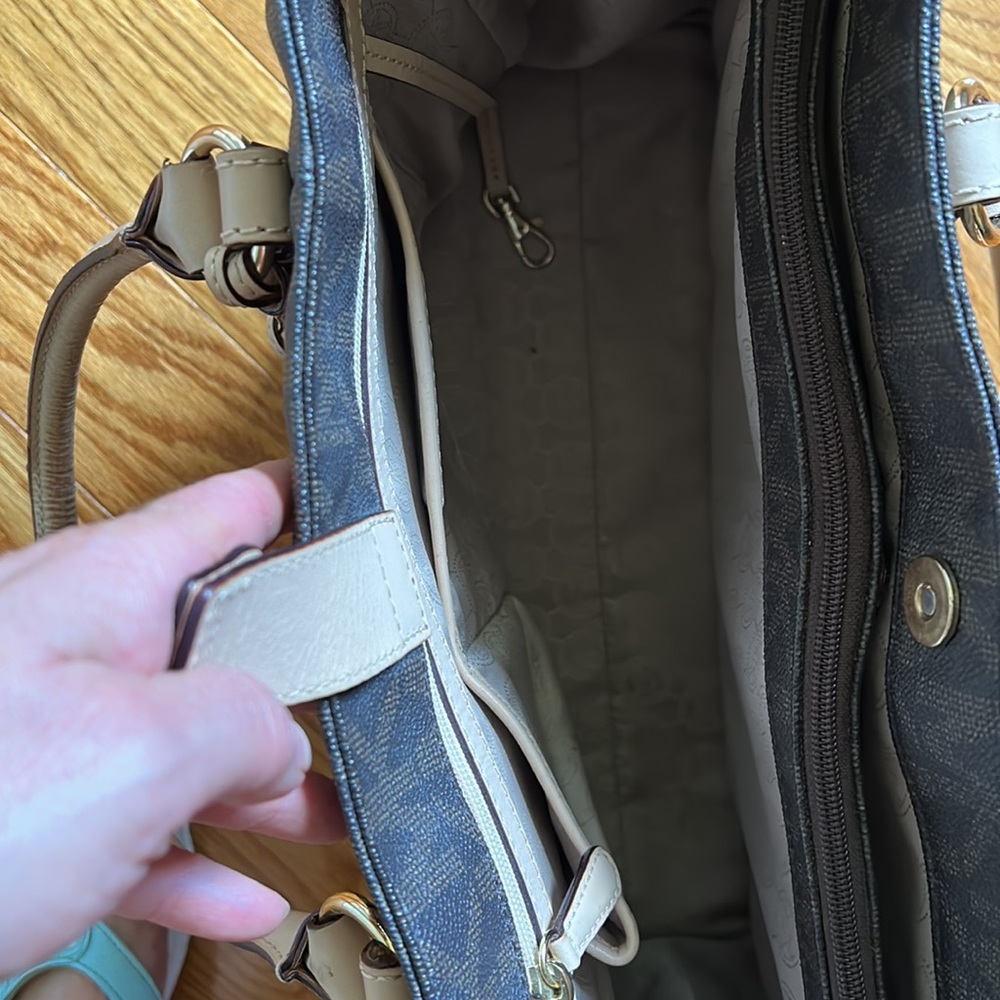 Michael Kors purse - Picture 10 of 16